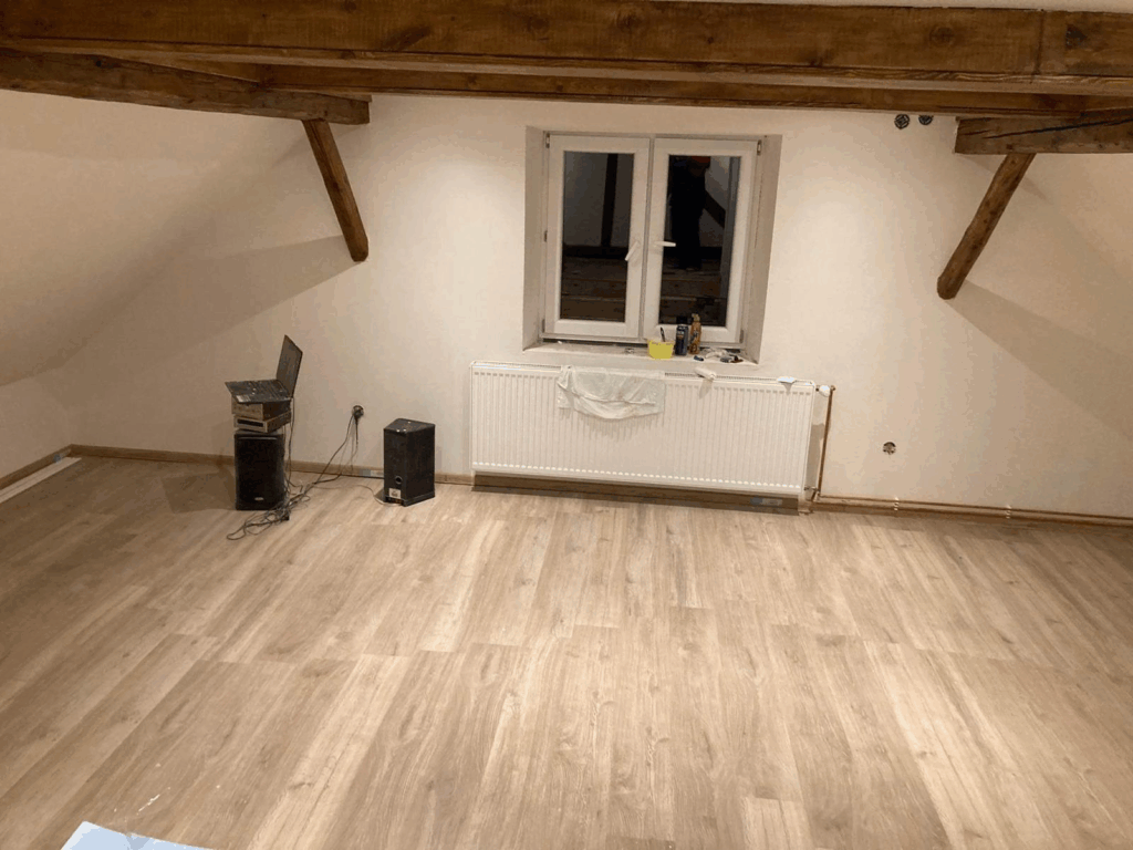Nová podlaha a malba pokoje